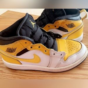 Jordan’s kids 13c. Great shape, just need new laces.